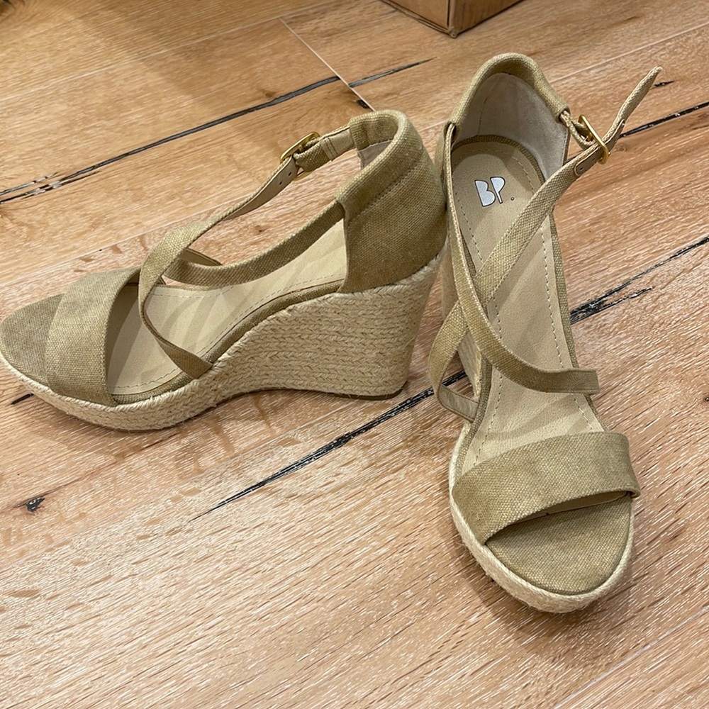 Size 8 wedge sandals